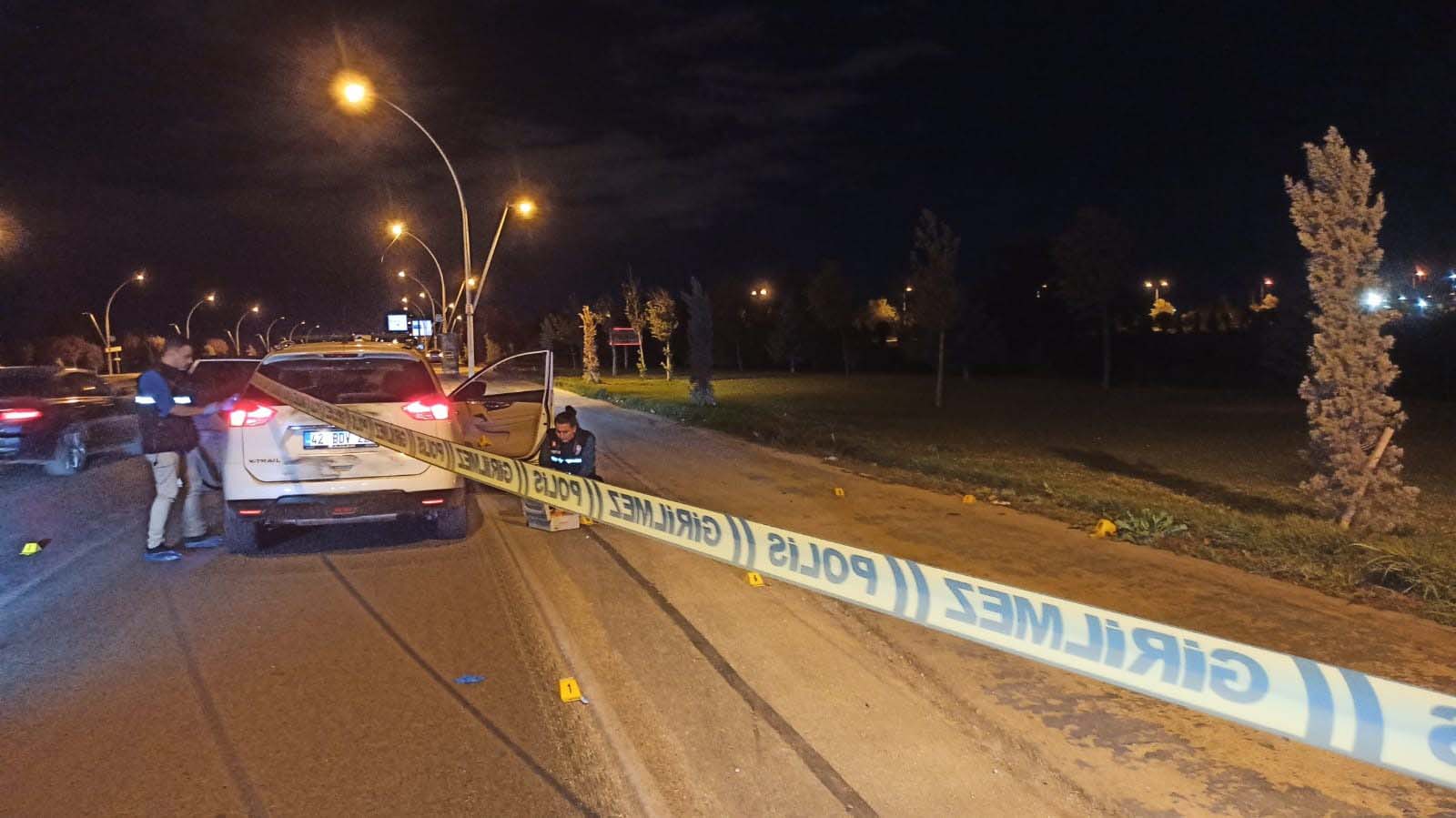 Konyada Havalimanına giderken otomobille önü kesilip, tabancayla vuruldu - Görsel 1