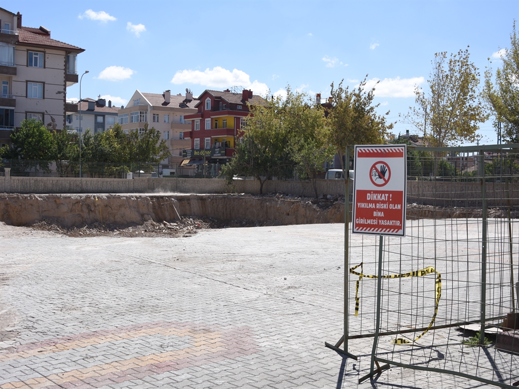 Konya - Eşinden ayrı yaşayan koca, doğal gaz borusunu kesip patlamaya neden olmuştu; o apartman yıkıldı - Görsel 2