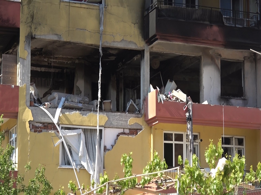 Konya - Eşinden ayrı yaşayan koca, doğal gaz borusunu kesip patlamaya neden olmuştu; o apartman yıkıldı - Görsel 4