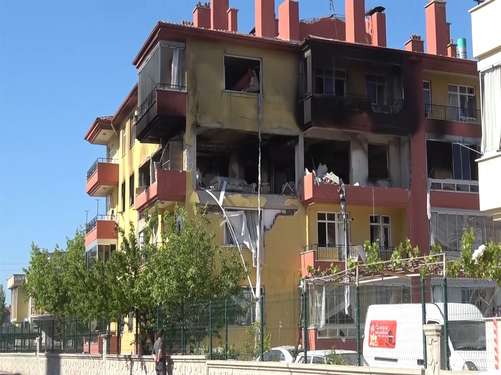 Konya - Eşinden ayrı yaşayan koca, doğal gaz borusunu kesip patlamaya neden olmuştu; o apartman yıkıldı - Görsel 5