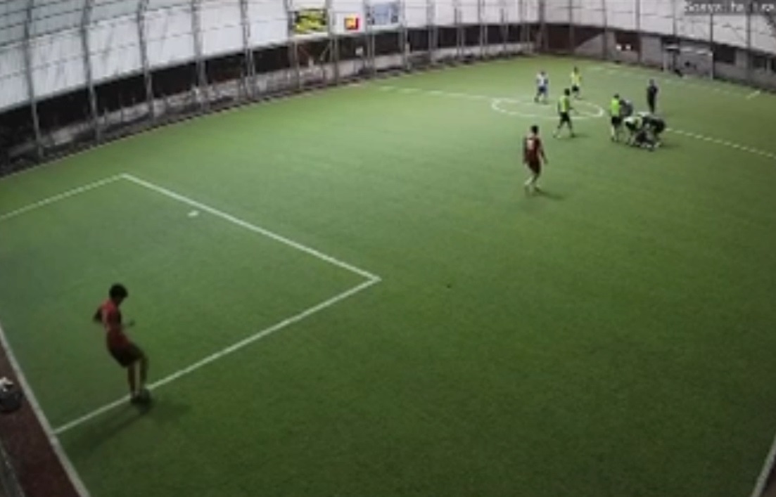 Hatay'da Halı sahada kalp krizi geçiren polisin son anları kameraya yansıdı - Görsel 2