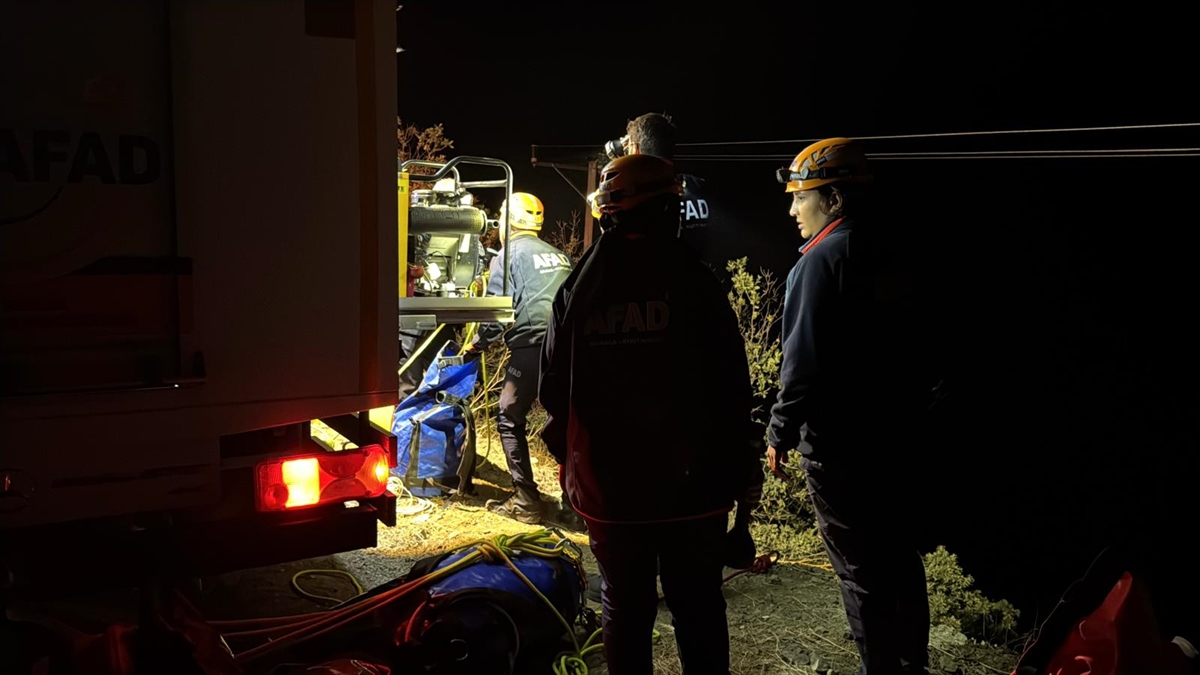 Sivas'ta uçuruma yuvarlanan otomobildeki 4 kişi öldü - Görsel 5