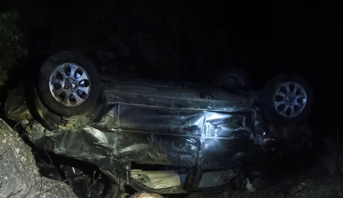 Sivas'ta uçuruma yuvarlanan otomobildeki 4 kişi öldü - Görsel 10