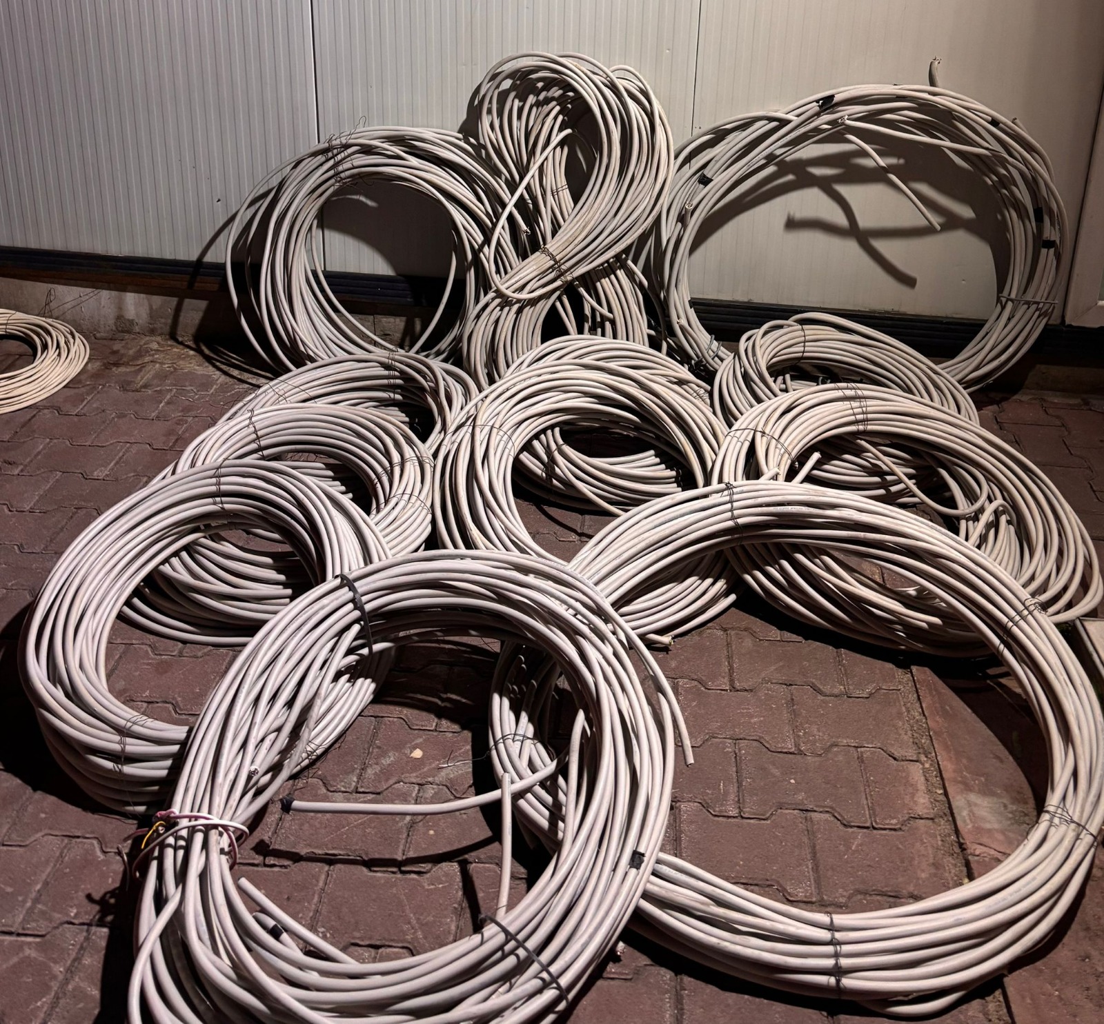 KONYADA İNŞAATLARA DADANAN HIRSIZ KISKIVRAK YAKALANDI - Görsel 2