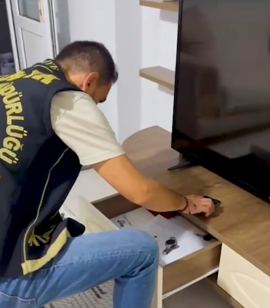 Antalya - 730 milyonluk dolandırıcılık girişiminin dublörü: Evde makyaj yaptılar, üzerime battaniye örttüler - Görsel 3