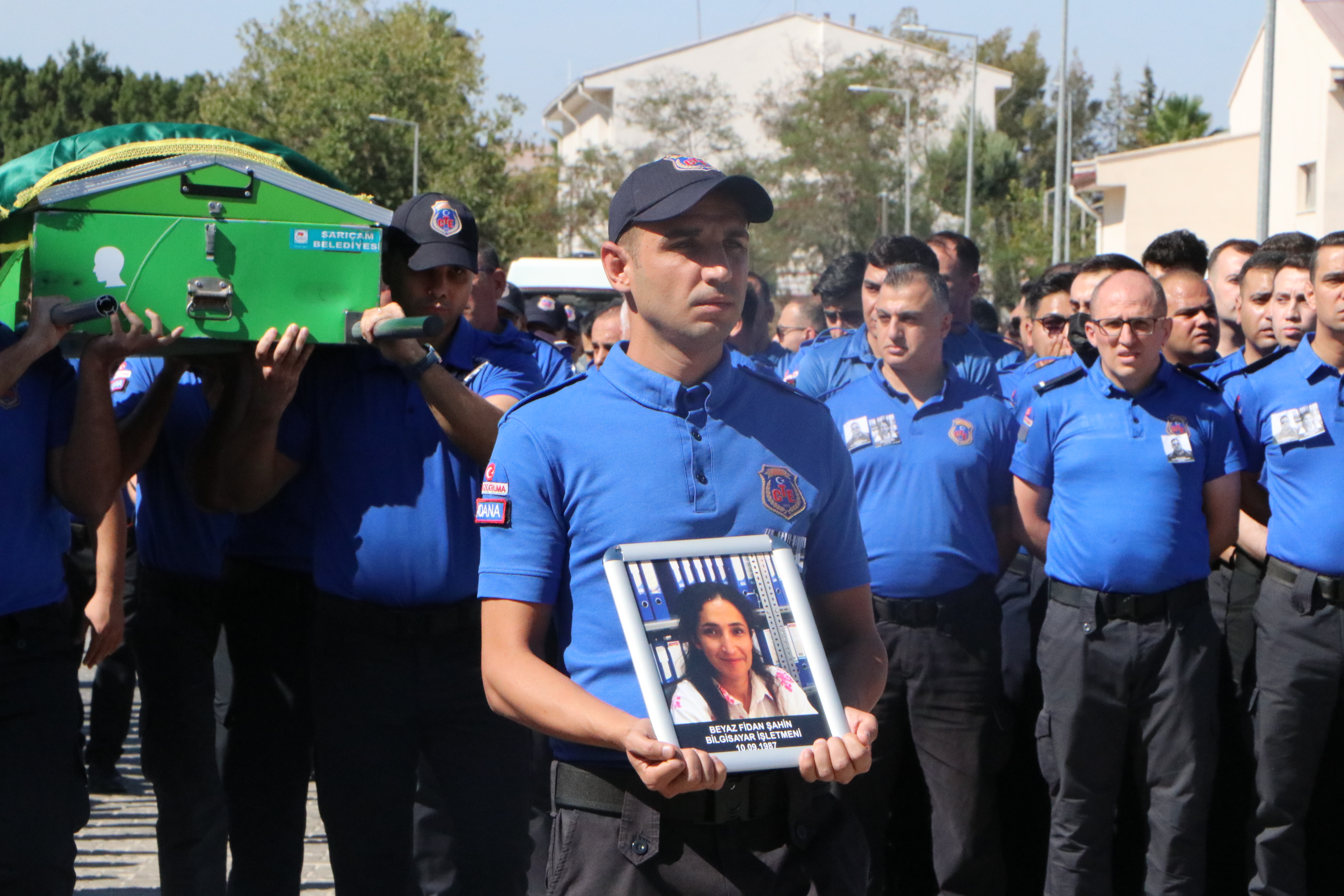 Kazada ölen cezaevi memurları, son yolculuklarına uğurlandı - Görsel 5