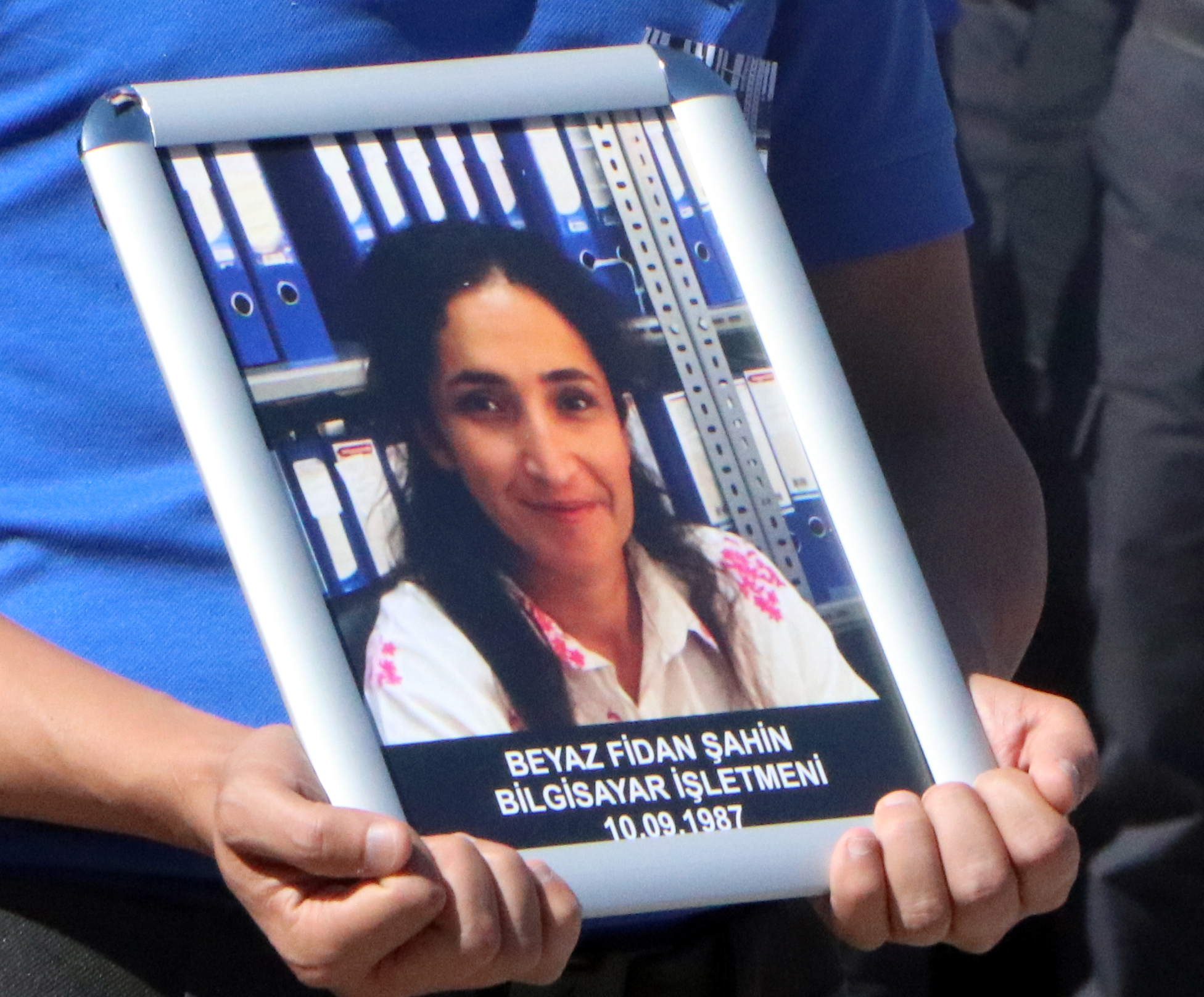 Kazada ölen cezaevi memurları, son yolculuklarına uğurlandı - Görsel 8