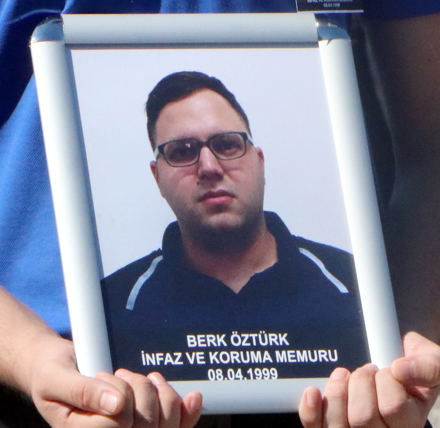 Kazada ölen cezaevi memurları, son yolculuklarına uğurlandı - Görsel 9