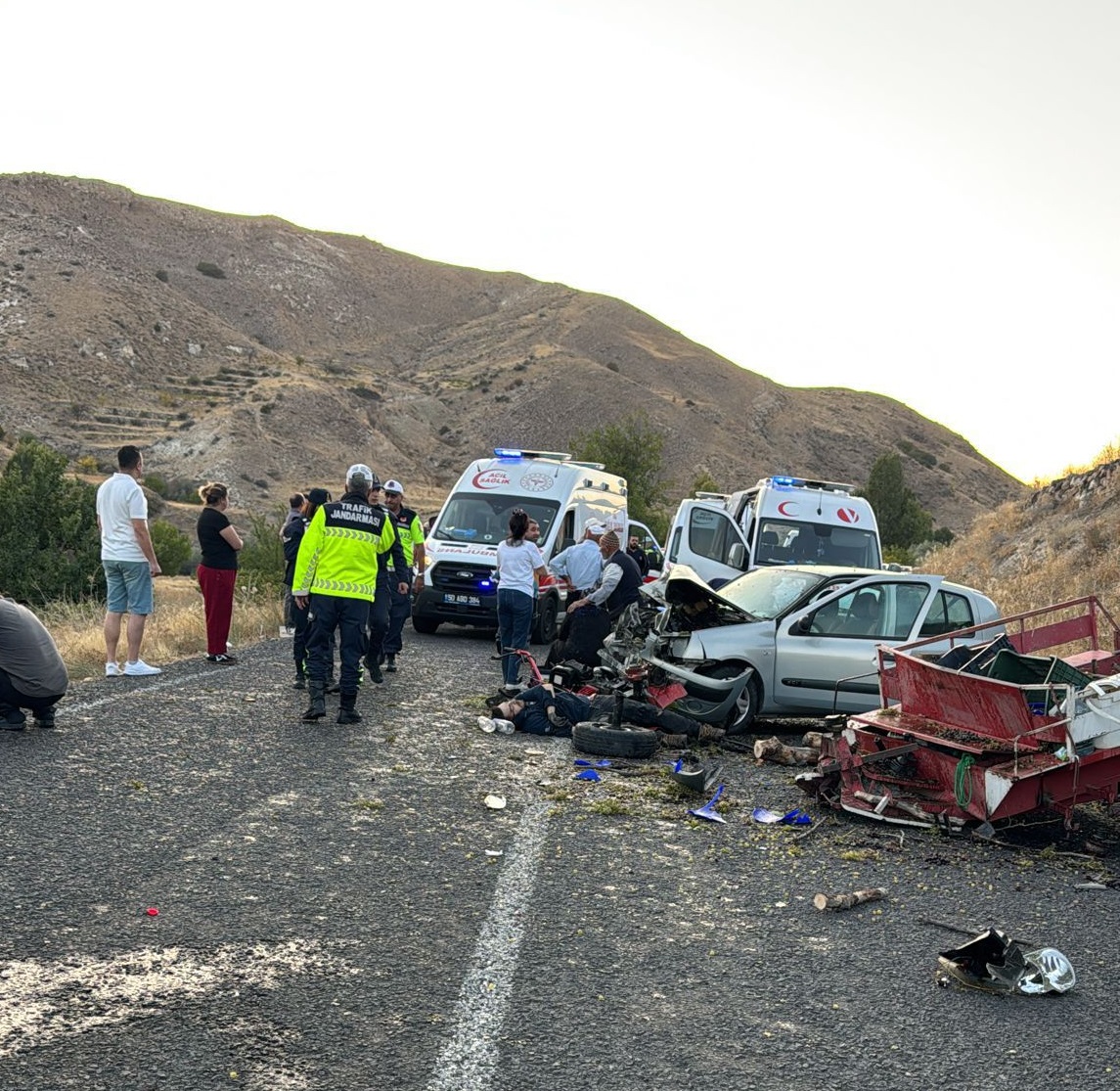 Nevşehir’de patpat ile otomobil çarpıştı: 1 ölü, 4 yaralı - Görsel 1