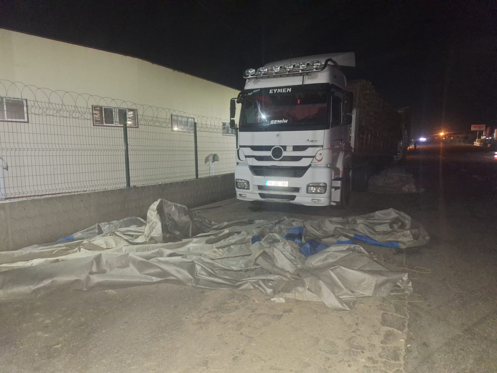 Boluda Brandayı toplarken otomobilin çarptığı TIR sürücüsü öldü - Görsel 1