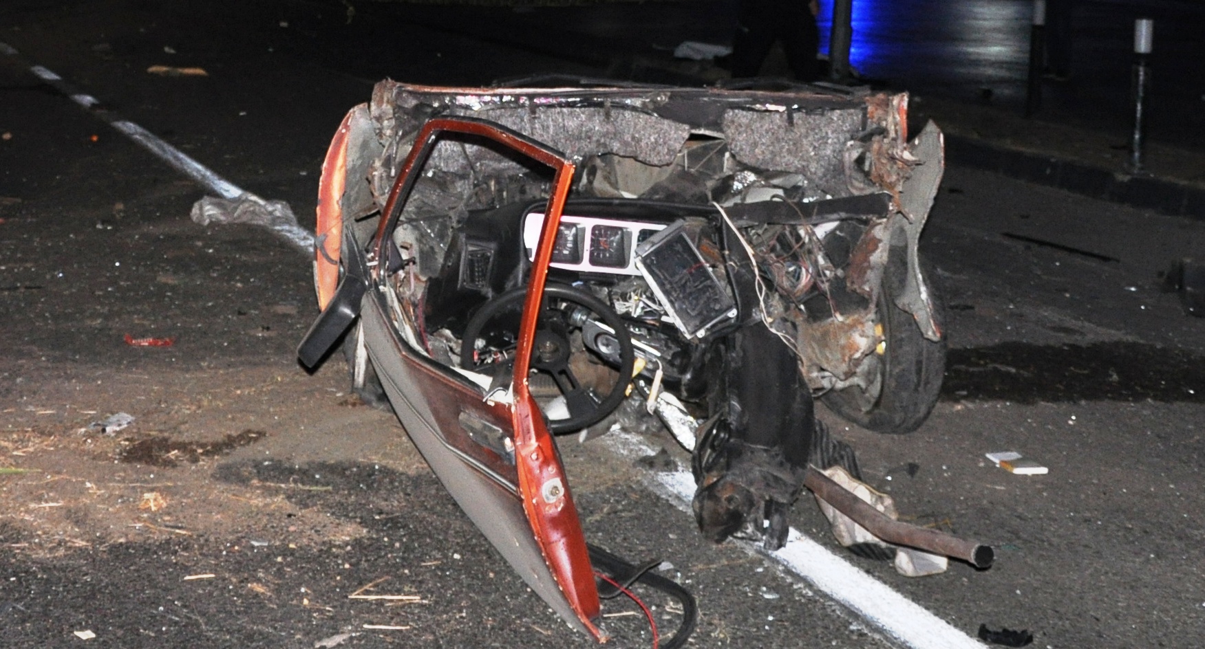 Manisa’da kamyonet ile çarpışan otomobil ikiye ayrıldı: 5 ölü, 6 yaralı  - Görsel 3