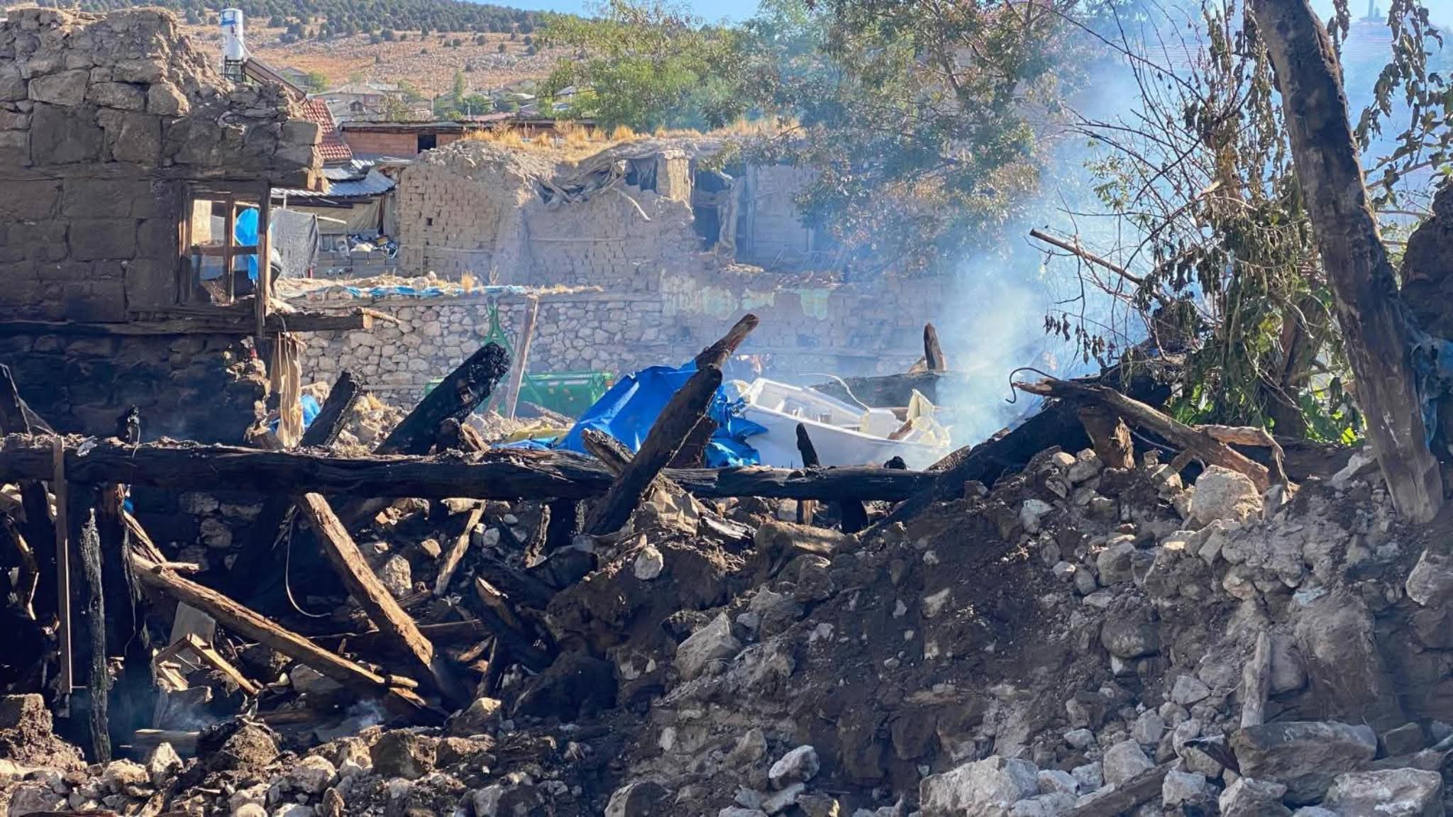 Akkise Mahallesi’nde Ev Yangını: Konut Kullanılamaz Hale Geldi - Görsel 4