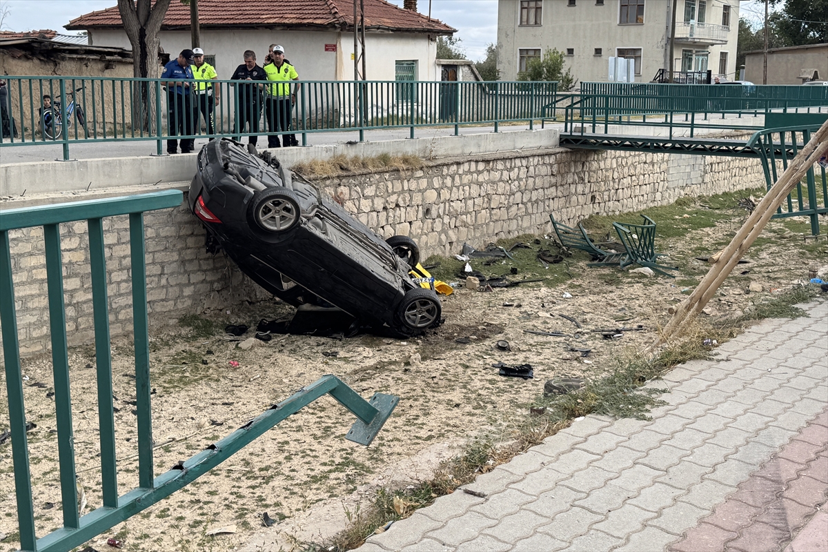 KONYA - Kanala düşen otomobildeki 1 kişi öldü, 1 kişi yaralandı - Görsel 2