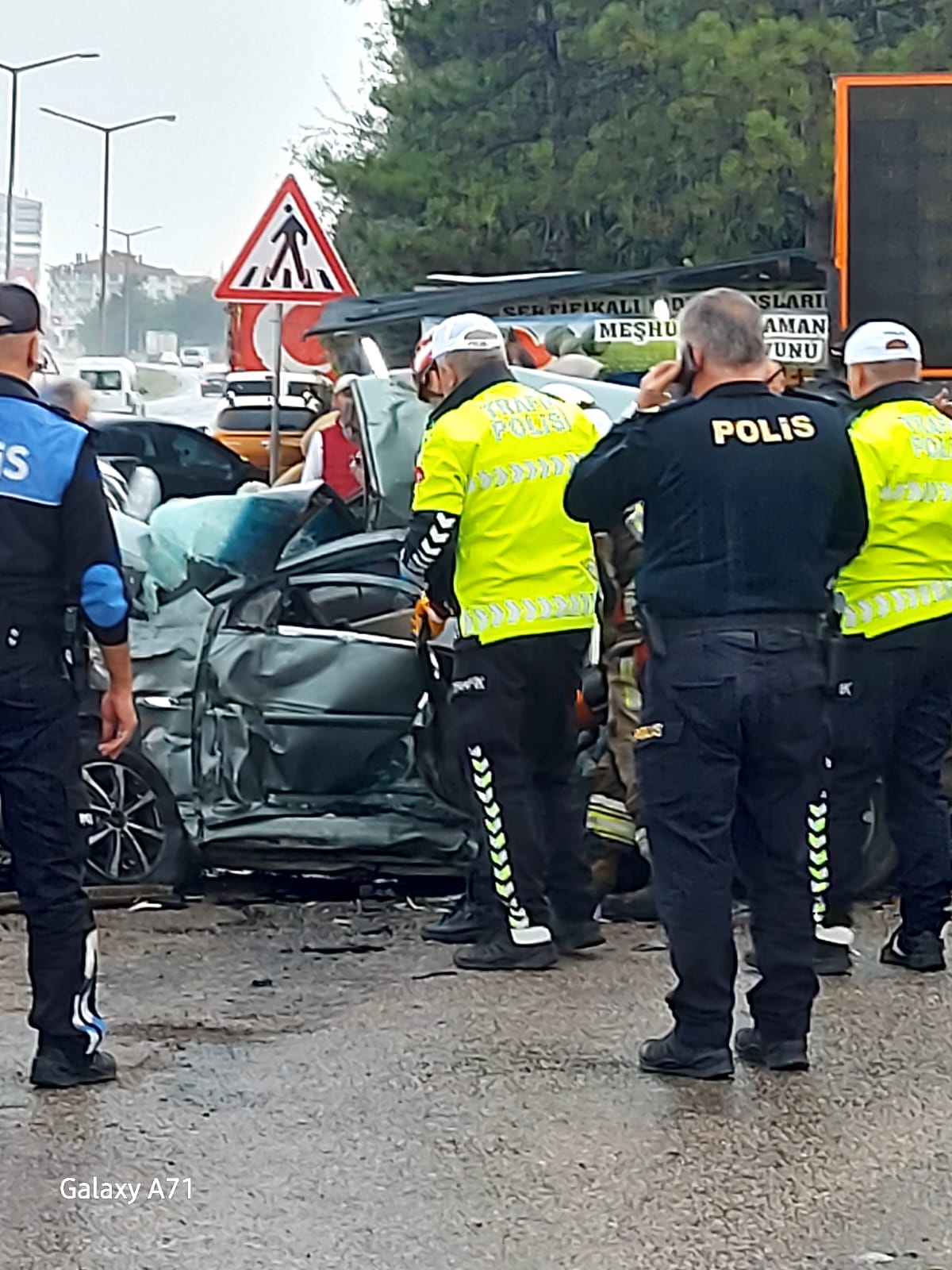 Ankara’da otomobil, park halindeki tankere çarptı: 3 ölü, 2 yaralı - Görsel 1