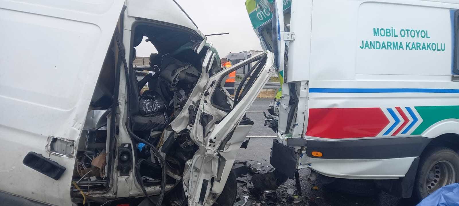 Aksaray’da otoyolda kaza: 2 asker şehit, 1 sivil öldü, 3 yaralı  - Görsel 1