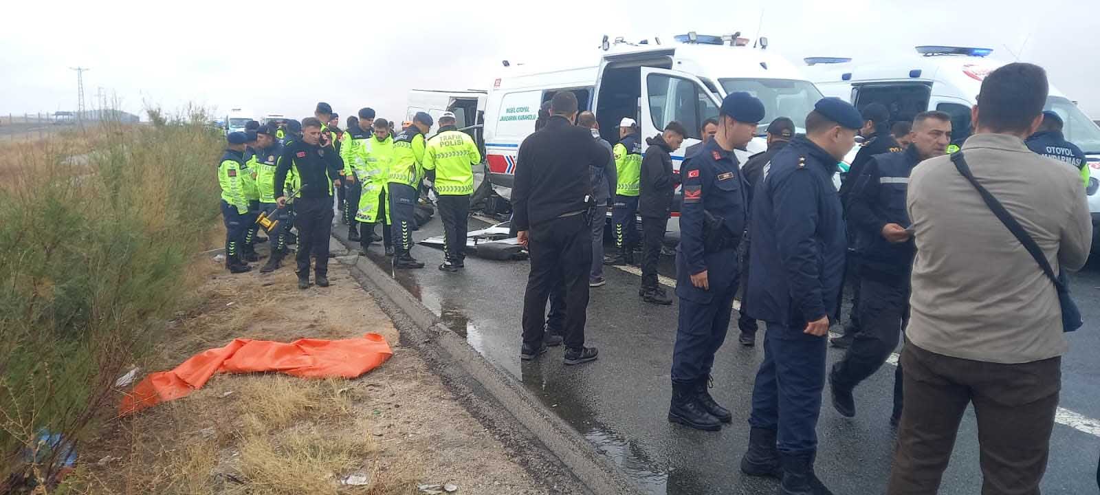 Aksaray’da otoyolda kaza: 2 asker şehit, 1 sivil öldü, 3 yaralı  - Görsel 3