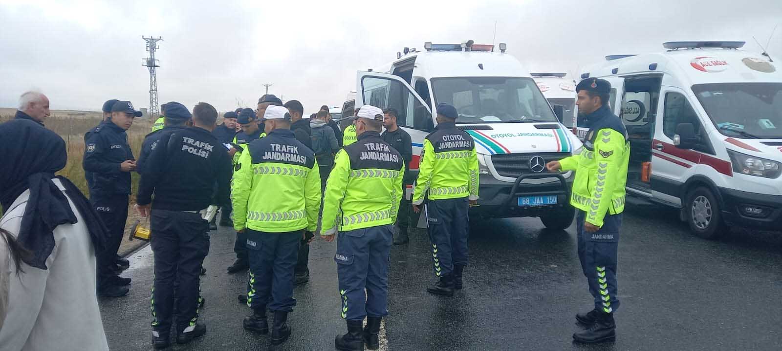 Aksaray’da otoyolda kaza: 2 asker şehit, 1 sivil öldü, 3 yaralı  - Görsel 4