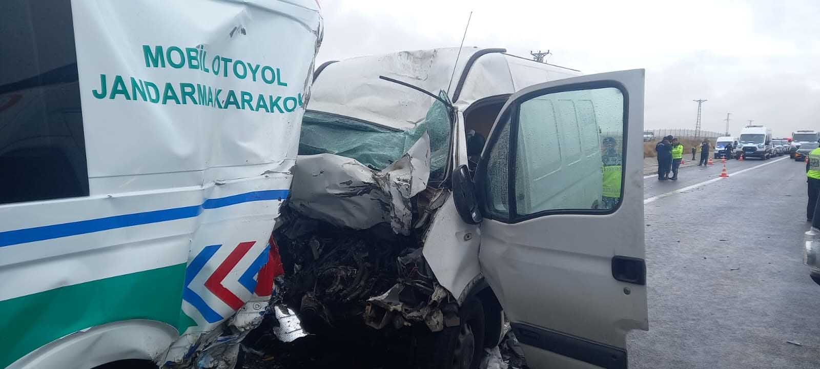 Aksaray’da otoyolda kaza: 2 asker şehit, 1 sivil öldü, 3 yaralı  - Görsel 6