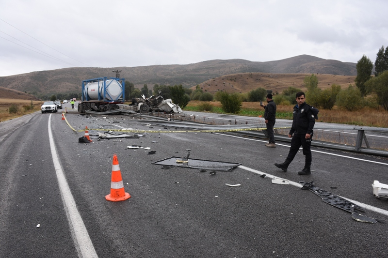 Sivas'ta yolcu otobüsü ile TIR çarpıştı: 23 yaralı - Görsel 7