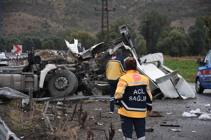 Sivas'ta yolcu otobüsü ile TIR çarpıştı: 23 yaralı - Görsel 9