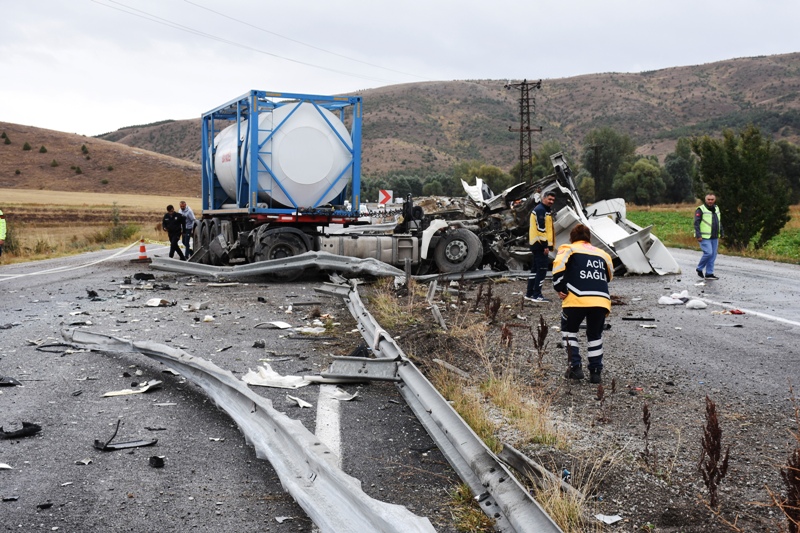 Sivas'ta yolcu otobüsü ile TIR çarpıştı: 23 yaralı - Görsel 10