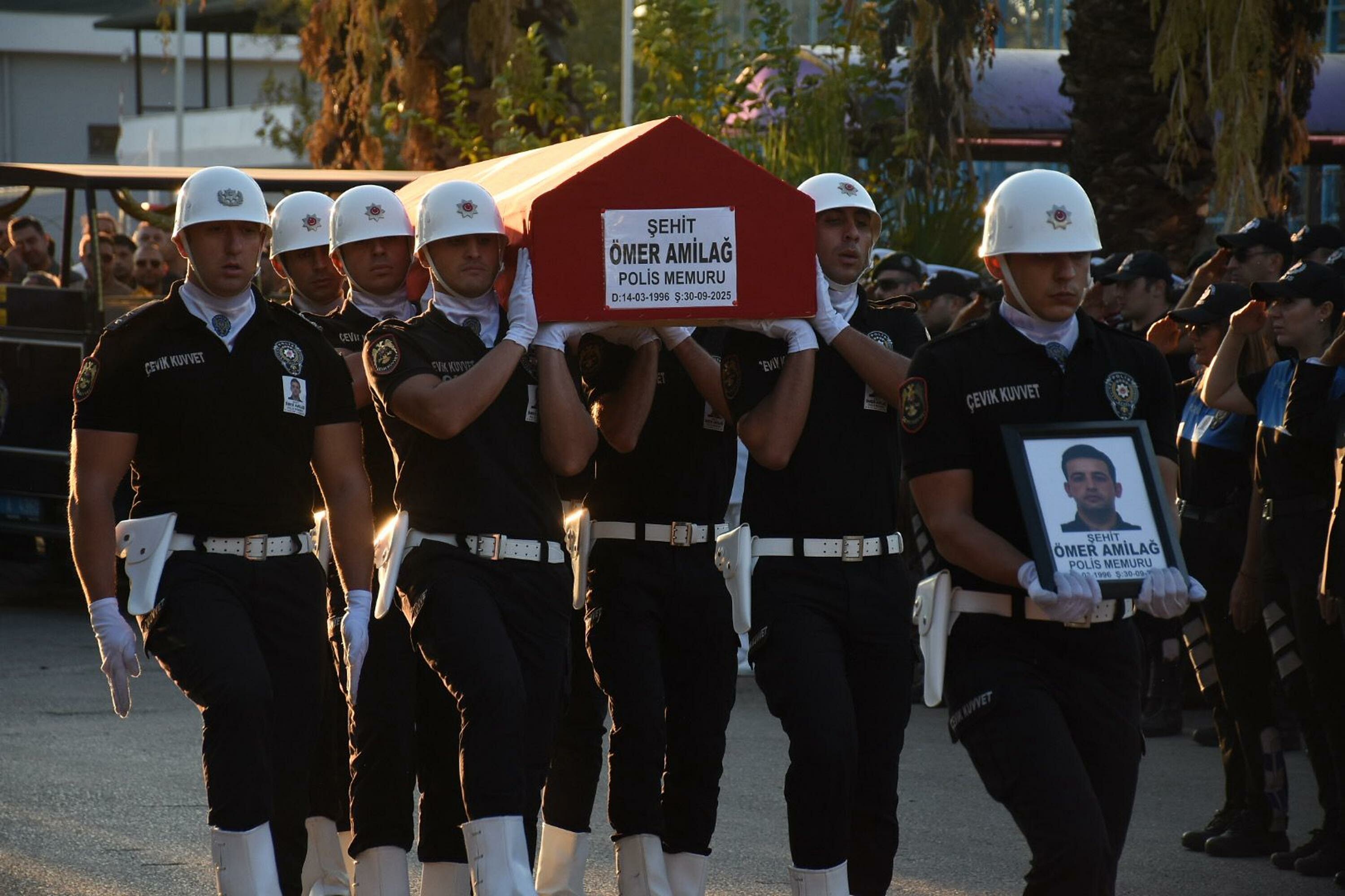 İzmir'de polis merkezine saldırıda şehit sayısı 3'e çıktı  - Görsel 1