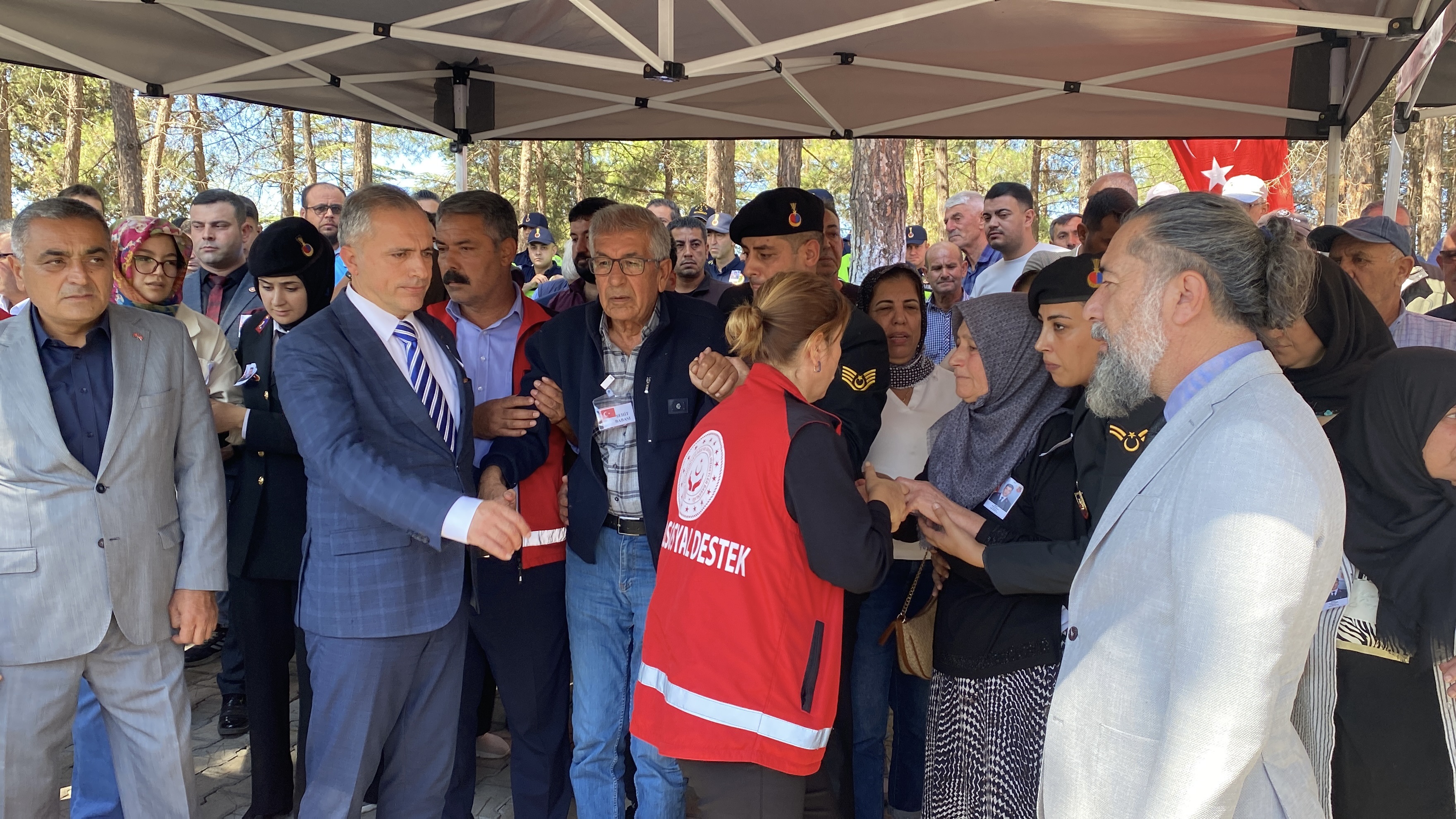 Trafik kazasında şehit olan astsubay, Osmaniye'de toprağa verildi - Görsel 3