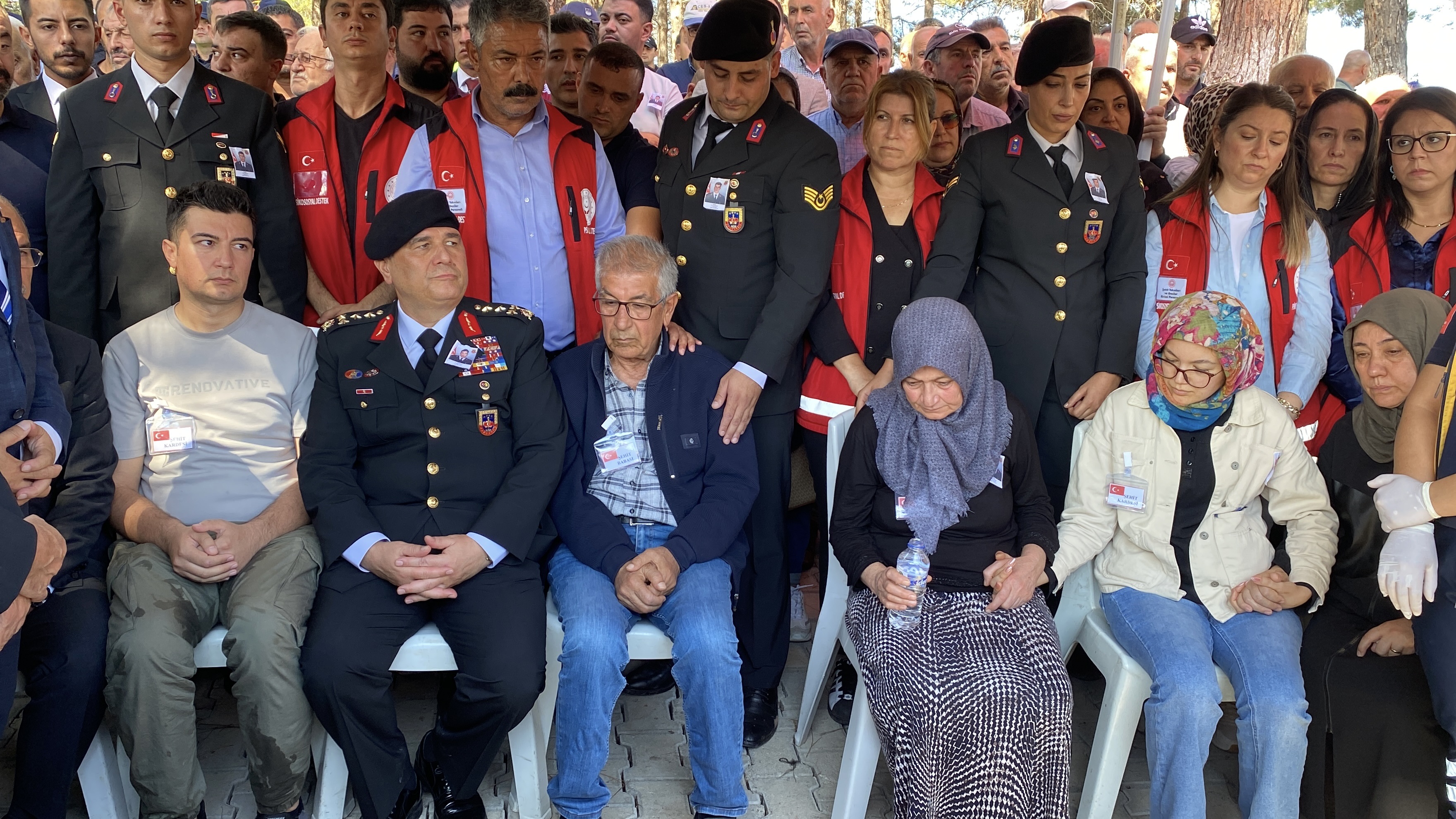 Trafik kazasında şehit olan astsubay, Osmaniye'de toprağa verildi - Görsel 4