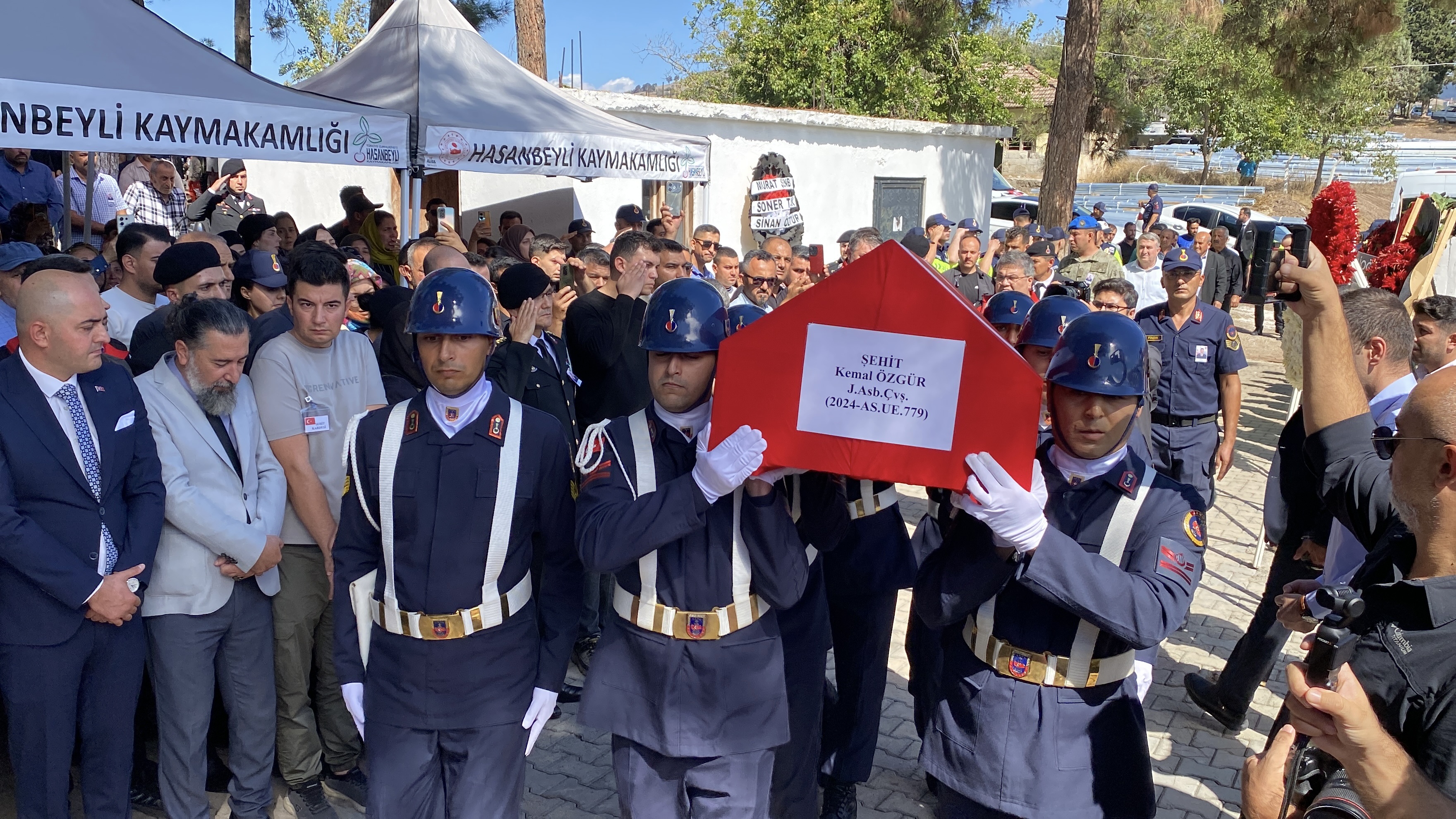 Trafik kazasında şehit olan astsubay, Osmaniye'de toprağa verildi - Görsel 7