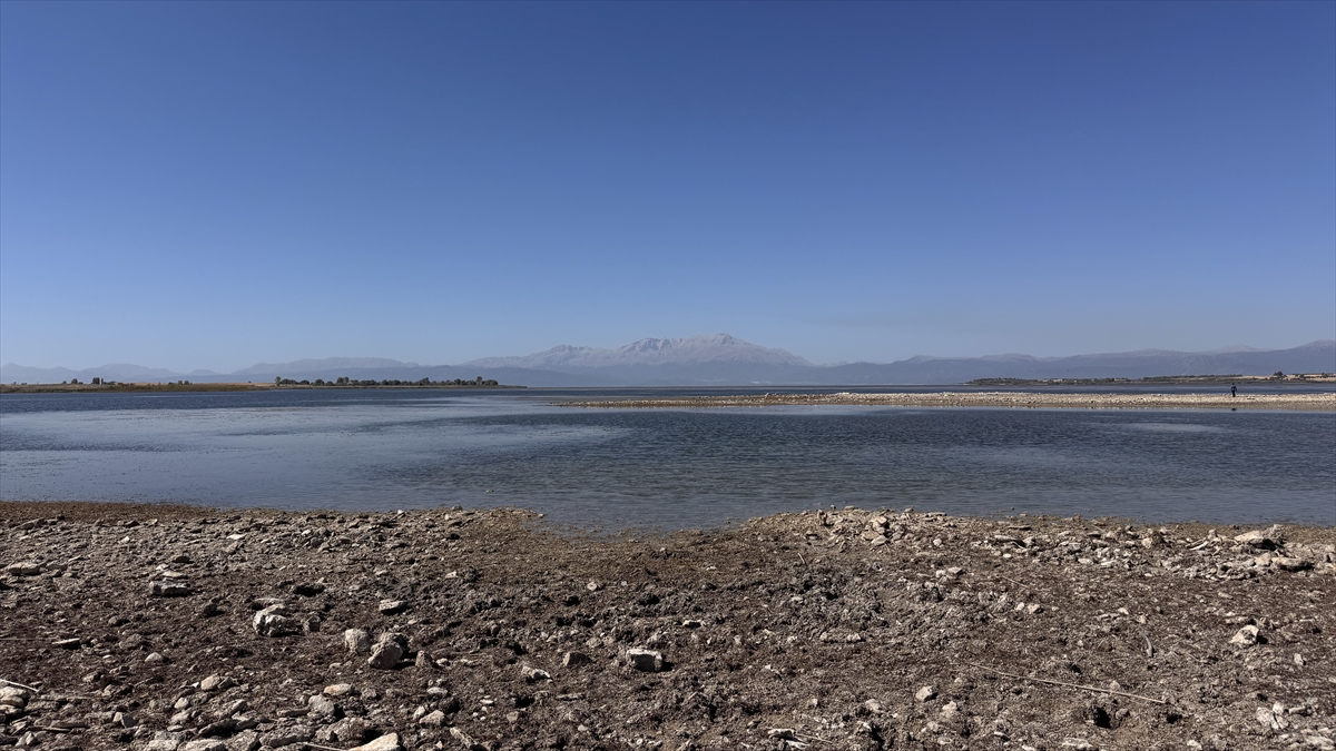 KONYA - Beyşehir Gölü'nde kuraklık nedeniyle Kıstıfan Adası karayla birleşti ve adacık sayısı arttı - Görsel 5