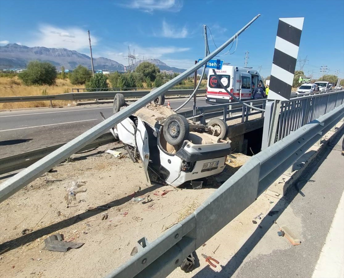 Seydişehir'de Korkunç Kaza: Otomobil Takla Attı, 2 Kişi Yaralı - Görsel 7