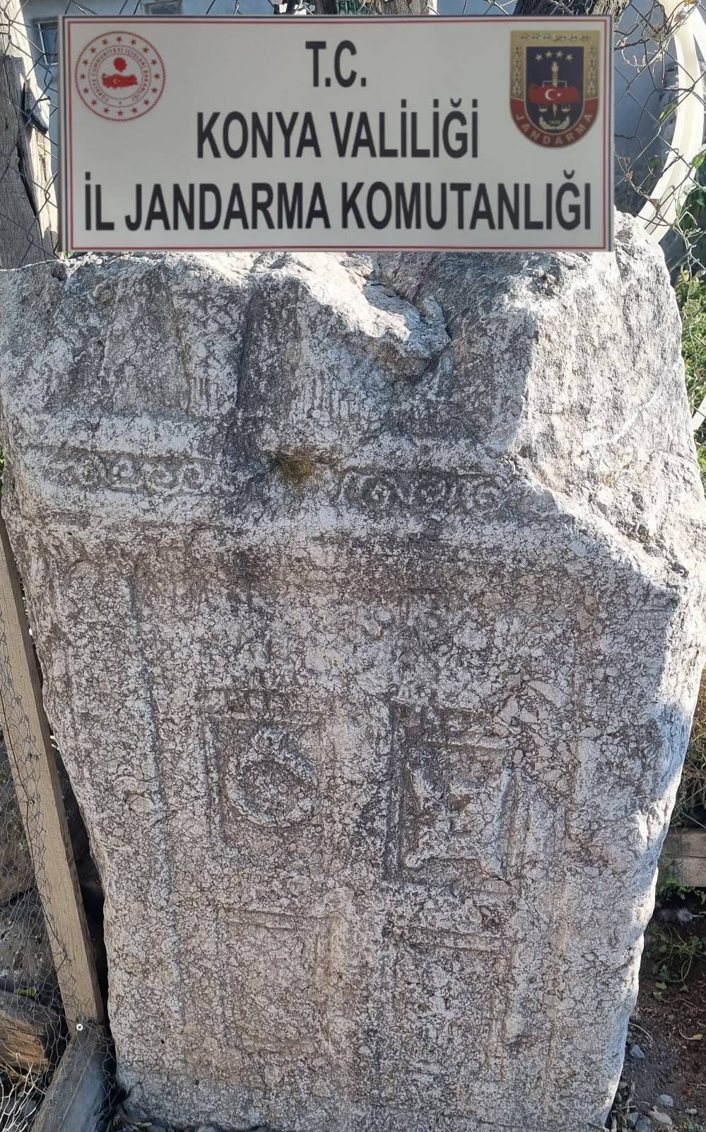 Konya'da Tarihi Eser Kaçakçılarına Peş Peşe Operasyon: 1 Mezar Steli ve Çok Sayıda Kazı Malzemesi Ele Geçirildi - Görsel 1