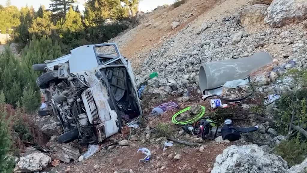 Mersin'de şarampole devrilen işçi servisindeki 5 kişi hayatını kaybetti, 14 kişi yaralandı - Görsel 1