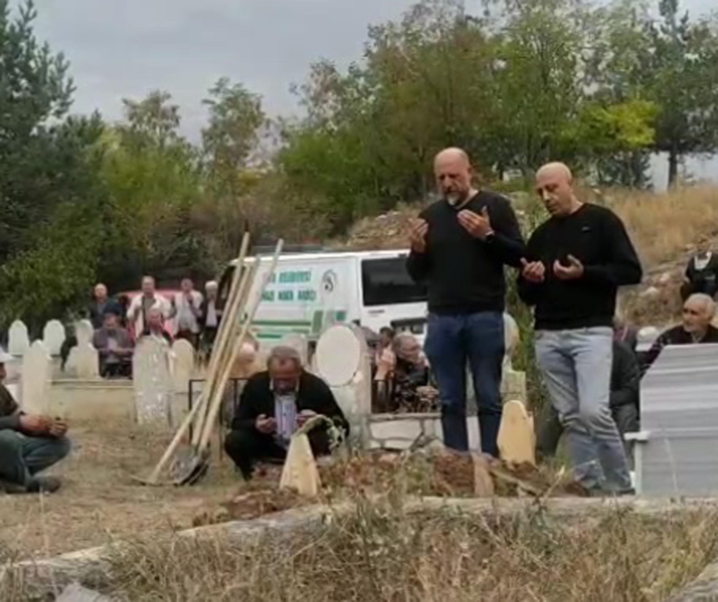 Erzurum'da Babaları vefat edince veraset ilamı çıkarmak istediler, ölü göründüklerini öğrendiler - Görsel 2