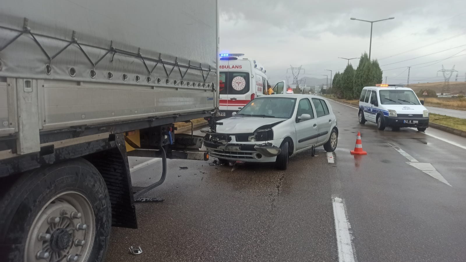 Seydişehir'de Meydana Gelen Trafik Kazasında 3 Kişi Yaralandı - Görsel 1