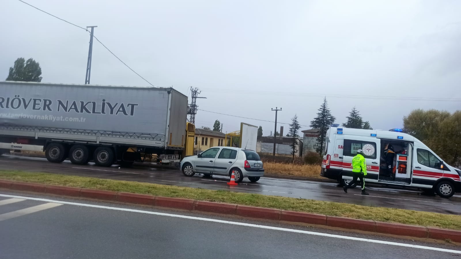 Seydişehir'de Meydana Gelen Trafik Kazasında 3 Kişi Yaralandı - Görsel 2