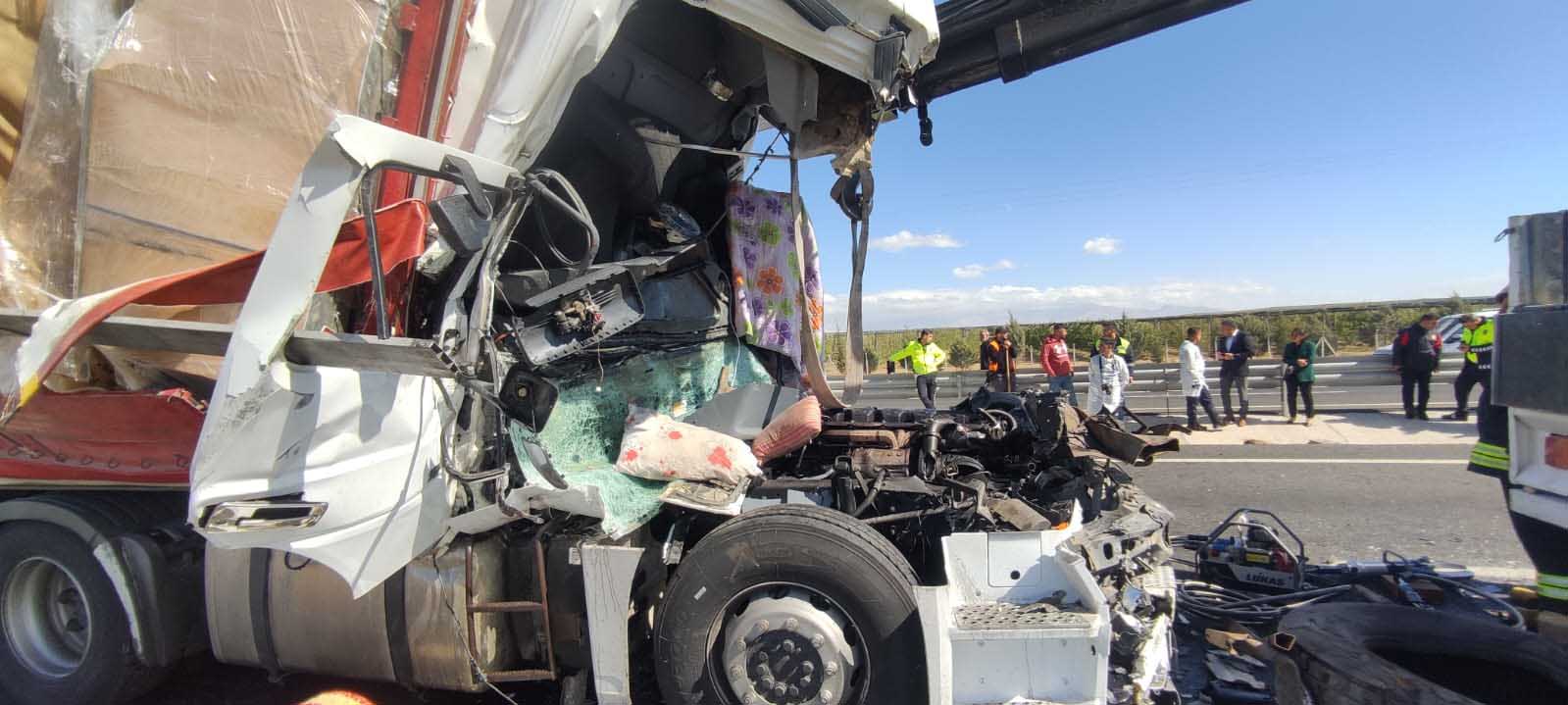 Konya'da 3 aracın karıştığı kazada 1 kişi öldü, 3 kişi yaralandı - Görsel 2