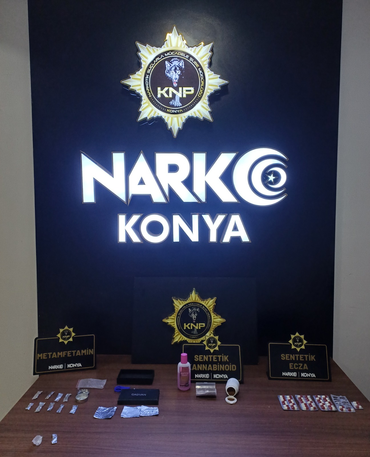 KONYA NARKOTİK POLİSİ ZEHİR TACİRLERİNE GÖZ AÇTIRMIYOR: 282 TUTUKLAMA - Görsel 1