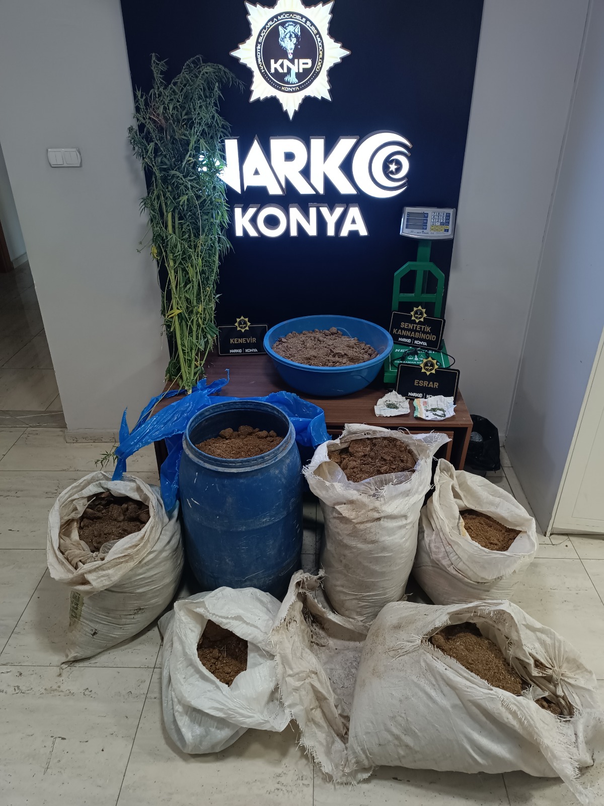 KONYA NARKOTİK POLİSİ ZEHİR TACİRLERİNE GÖZ AÇTIRMIYOR: 282 TUTUKLAMA - Görsel 3
