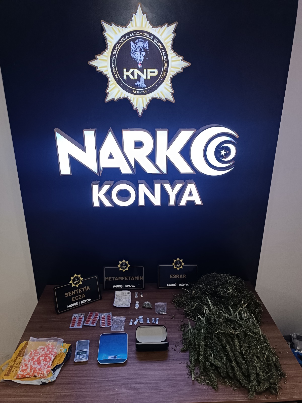 KONYA NARKOTİK POLİSİ ZEHİR TACİRLERİNE GÖZ AÇTIRMIYOR: 282 TUTUKLAMA - Görsel 6