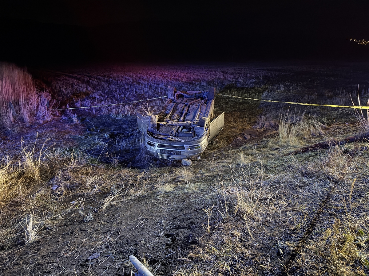 Nevşehir'de devrilen otomobildeki 2 kişi yaşamını yitirdi, sürücü ağır yaralandı - Görsel 2