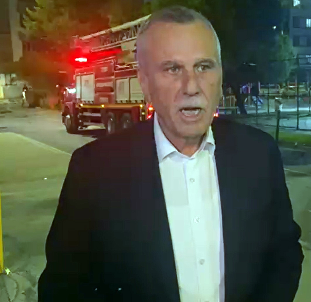 Tekirdağ - Apartman otoparkındaki otomobilde patlama sonrası yangın; mahsur kalan 9 kişi itfaiye merdiveniyle kurtarıldı - Görsel 9