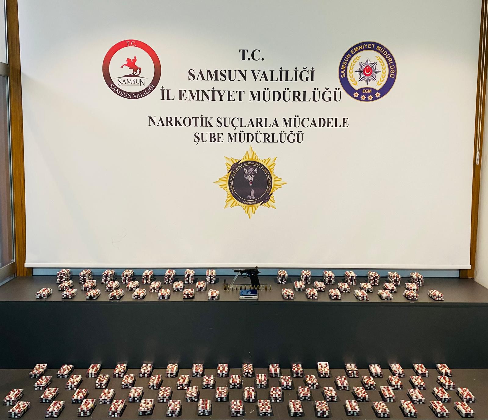 Samsun - Uyuşturucu teslimatını çöp konteynerinde yapan 4 şüpheliye gözaltı  - Görsel 5