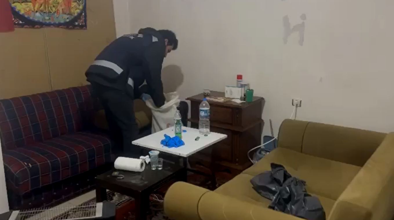 Samsun - Uyuşturucu teslimatını çöp konteynerinde yapan 4 şüpheliye gözaltı  - Görsel 6