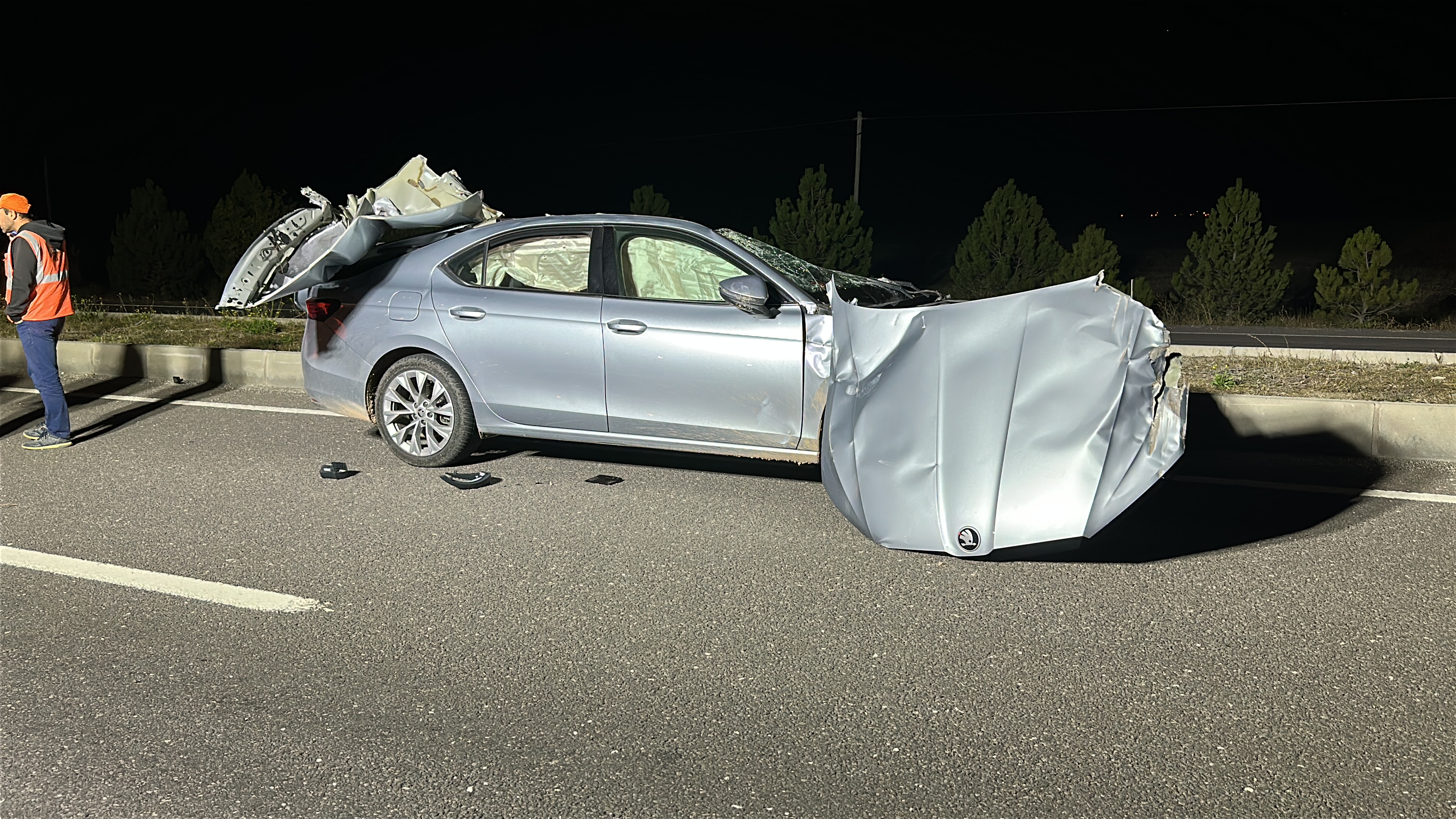 Kütahyada Otomobil, kavşakta bekleyen kamyona çarptı; 1 ölü, 1 yaralı - Görsel 3