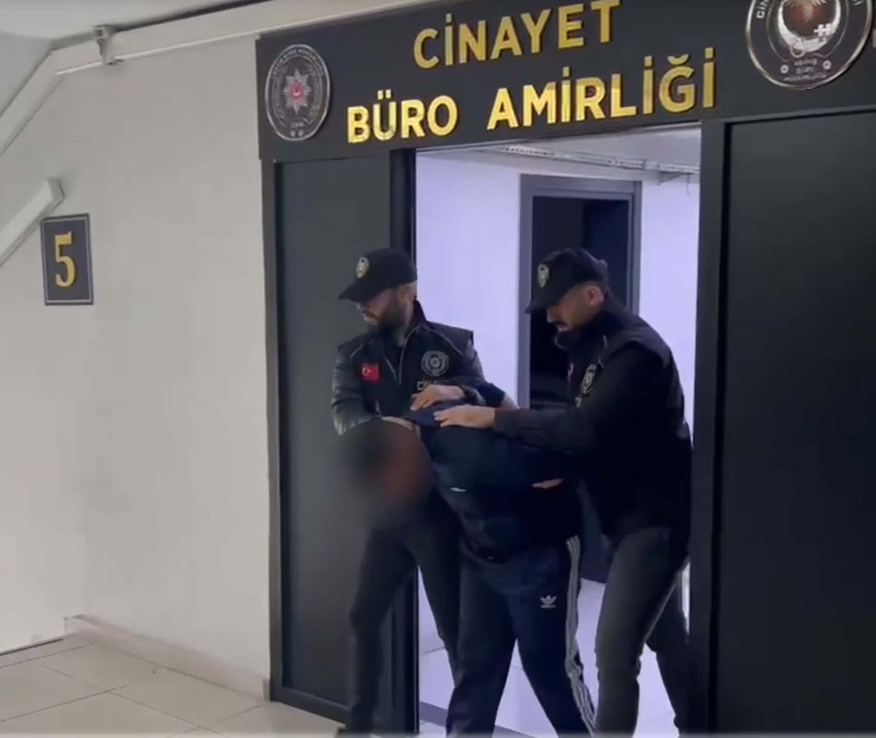 İzmir'de Çocuğunun annesi Gülben'i sokak ortasında öldüren şüpheli tutuklandı - Görsel 2