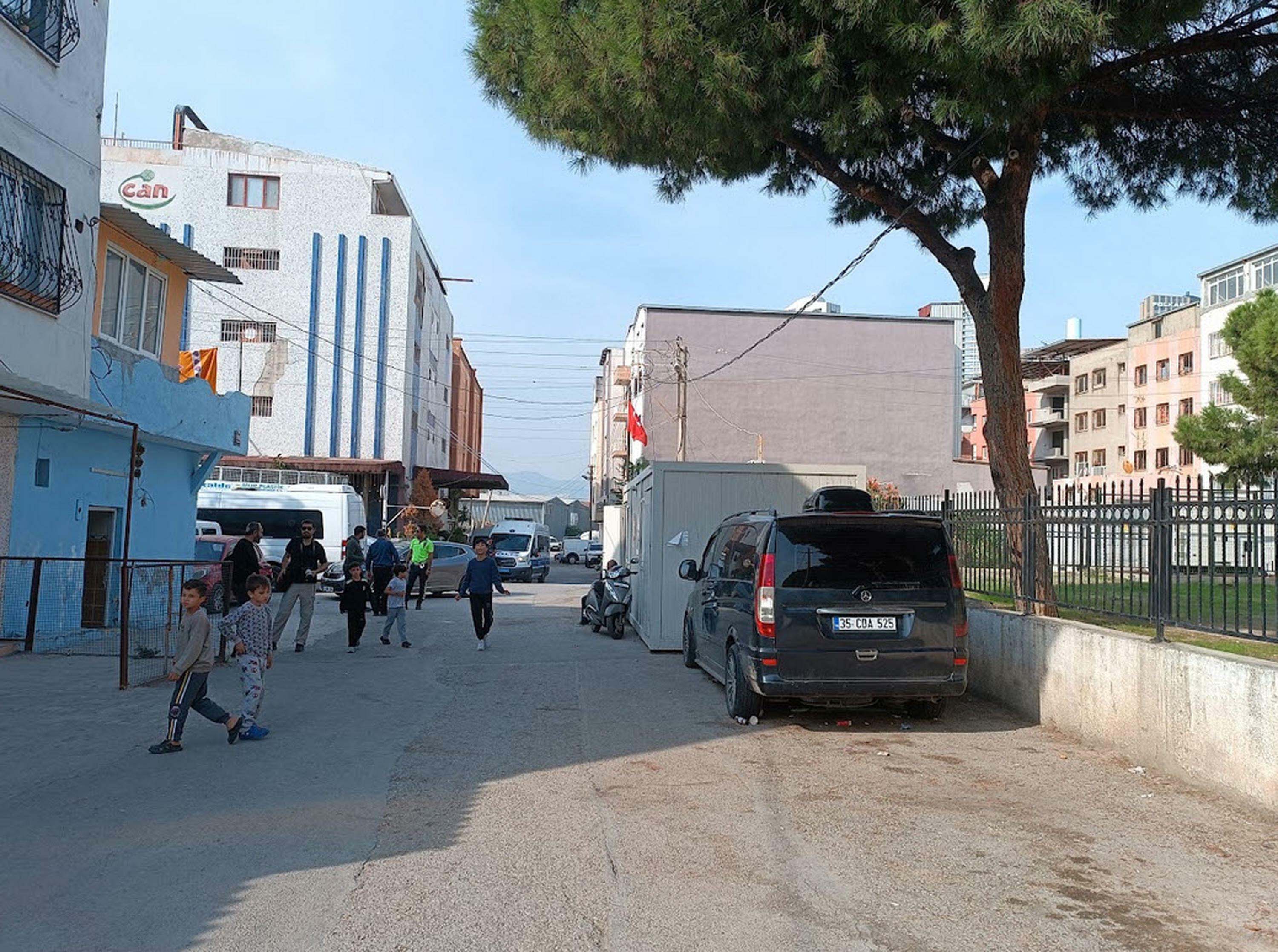 İzmir'de Çocuğunun annesi Gülben'i sokak ortasında öldüren şüpheli tutuklandı - Görsel 5