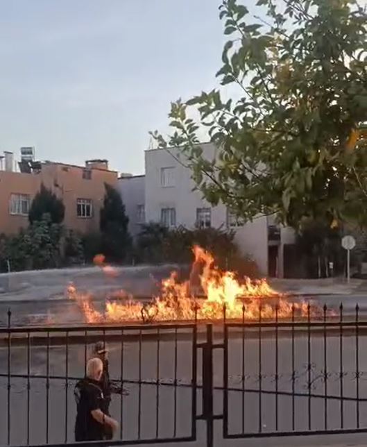 Mersinde Doğal gaz sızıntısı olan yerde sigara yakmak isterken yangın çıkardı; 2 yaralı - Görsel 2