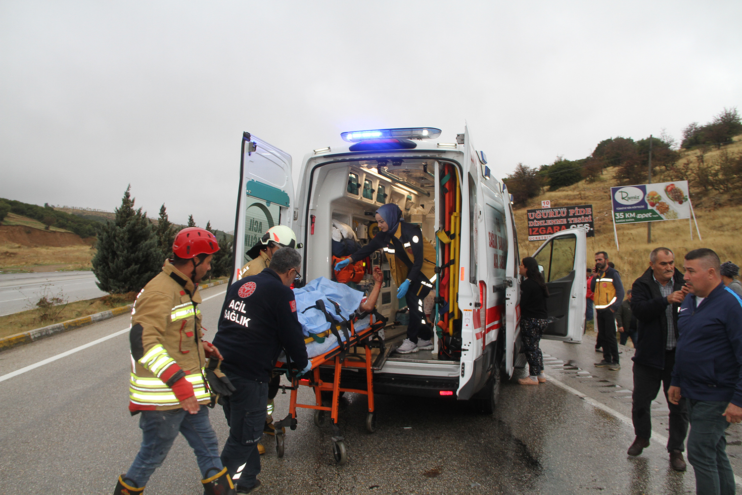 Manisa’da otomobil ile kamyonet çarpıştı; 1 bebek öldü, 5 yaralı - Görsel 2