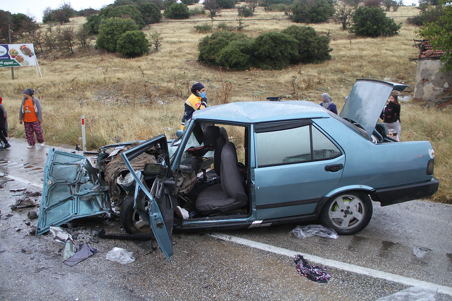 Manisa’da otomobil ile kamyonet çarpıştı; 1 bebek öldü, 5 yaralı - Görsel 3